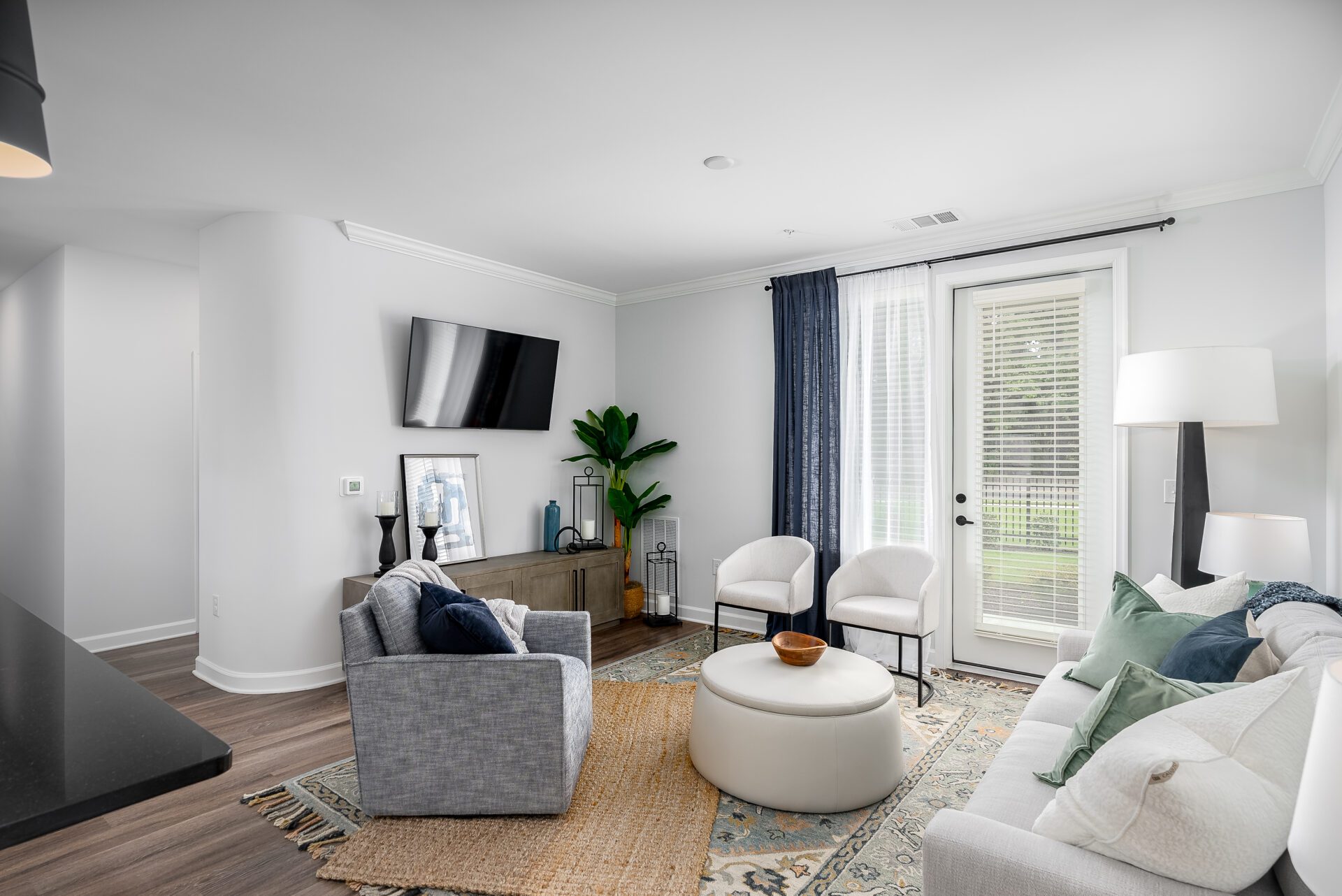 Cozy Spacious Apartments with Amenities